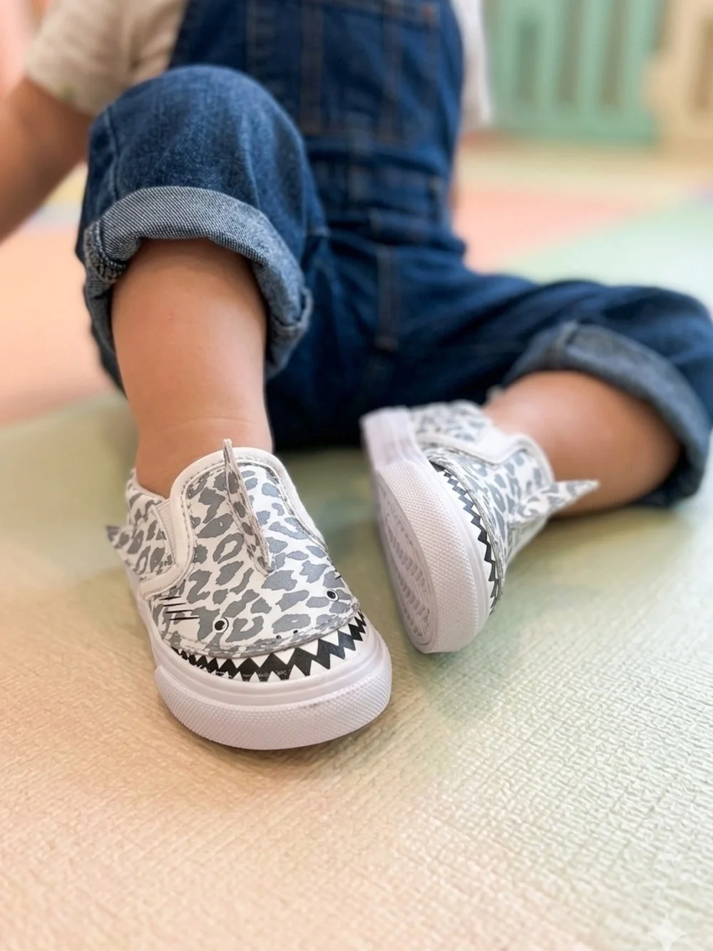 Vans Slip-On V Shark Toddler Boys Shoes Size 4
